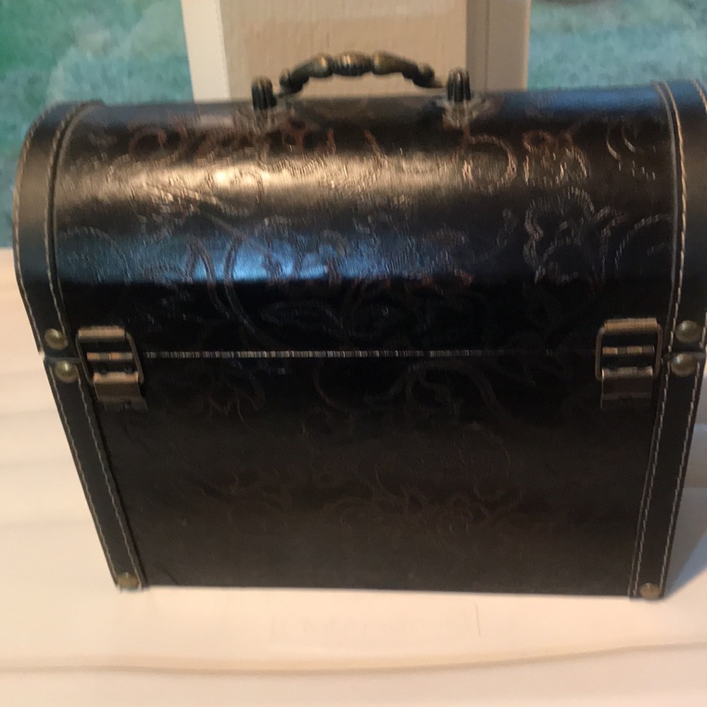 Small Chest - Picture 3 of 16
